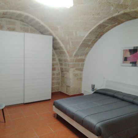 Casa Vacanza Nel Cuore Della Pietra Барлетта Экстерьер фото