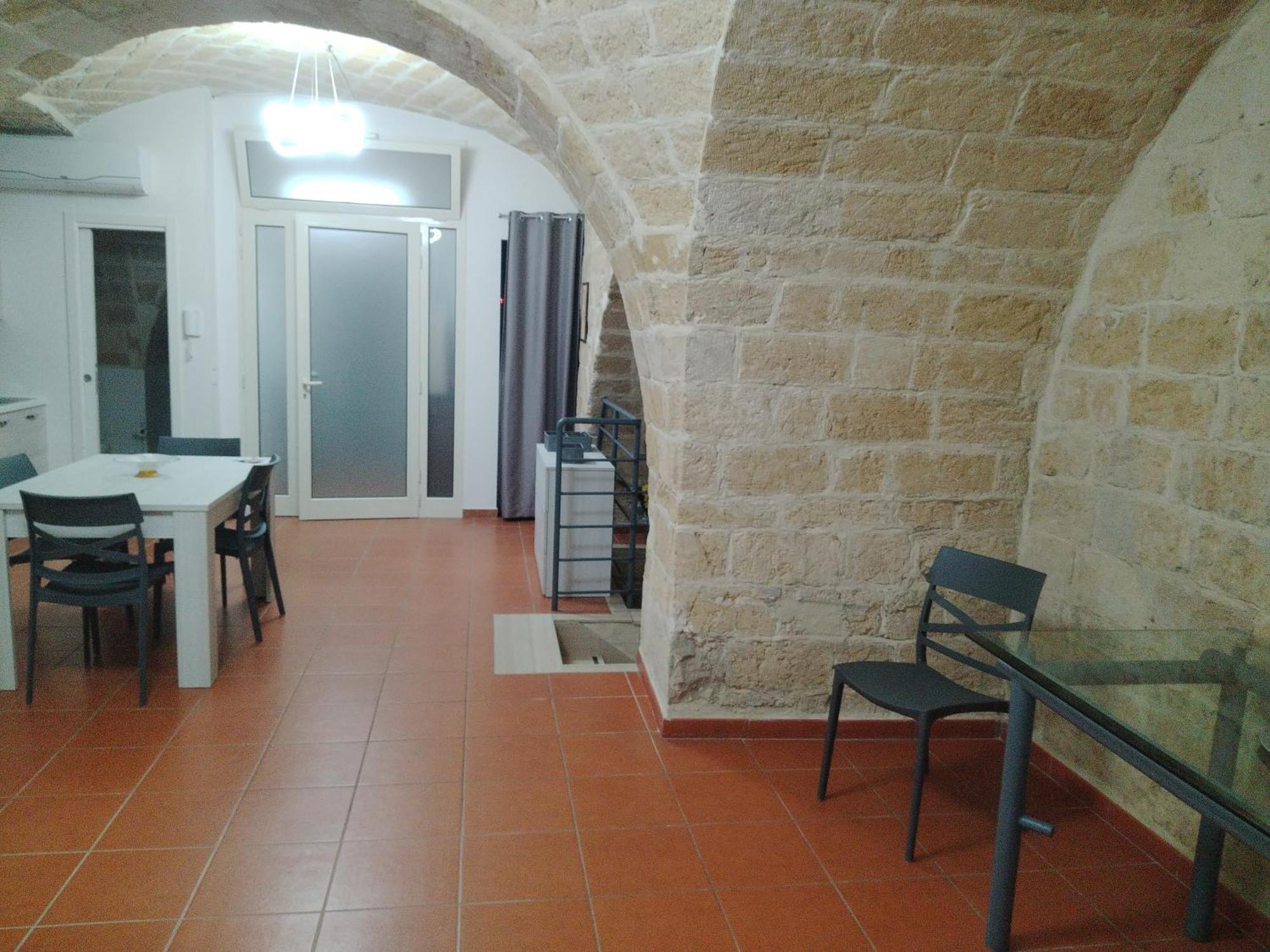Casa Vacanza Nel Cuore Della Pietra Барлетта Экстерьер фото