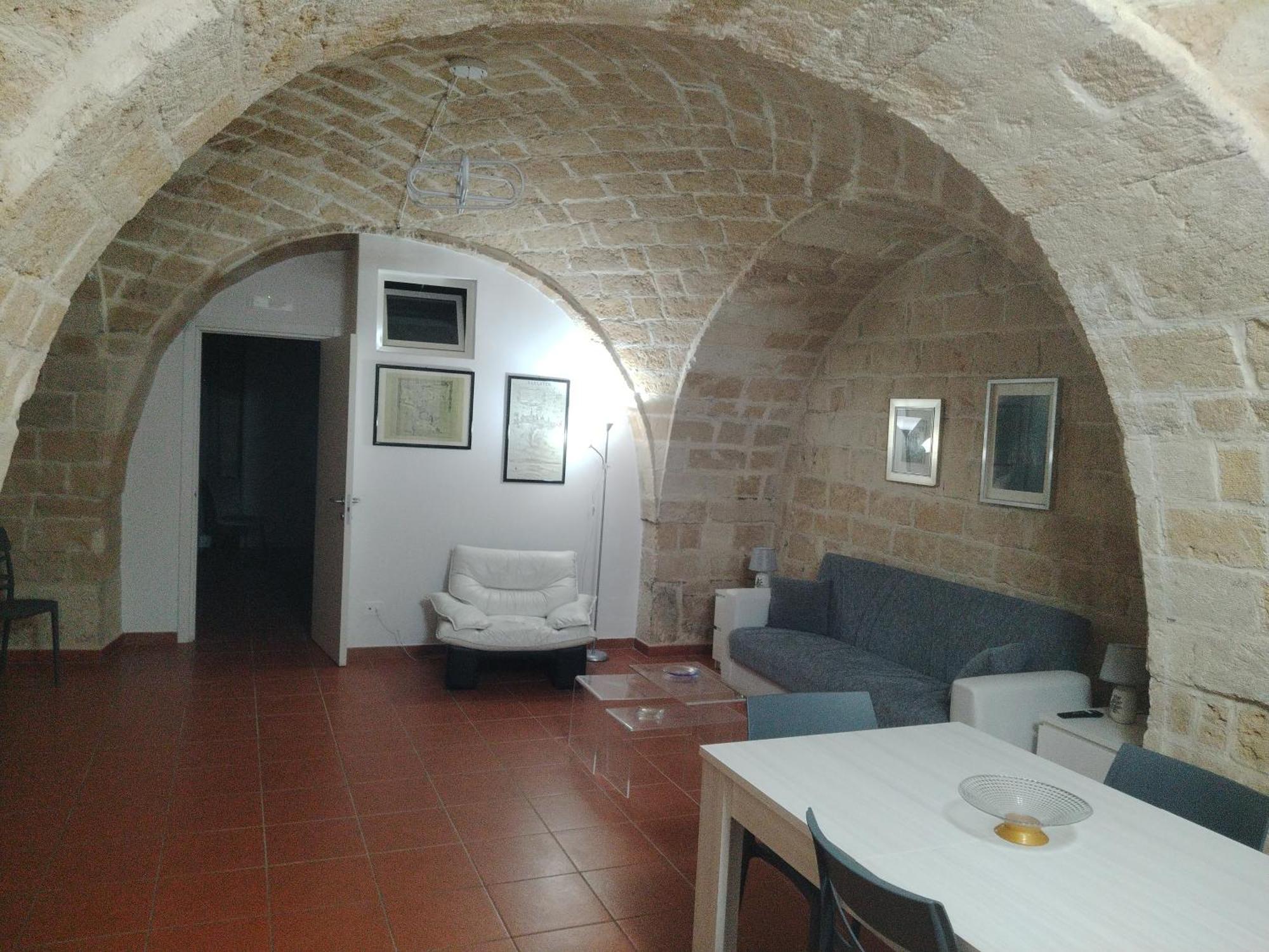 Casa Vacanza Nel Cuore Della Pietra Барлетта Экстерьер фото