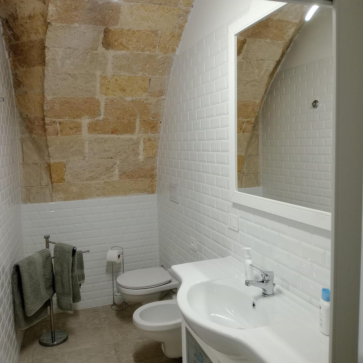 Casa Vacanza Nel Cuore Della Pietra Барлетта Экстерьер фото
