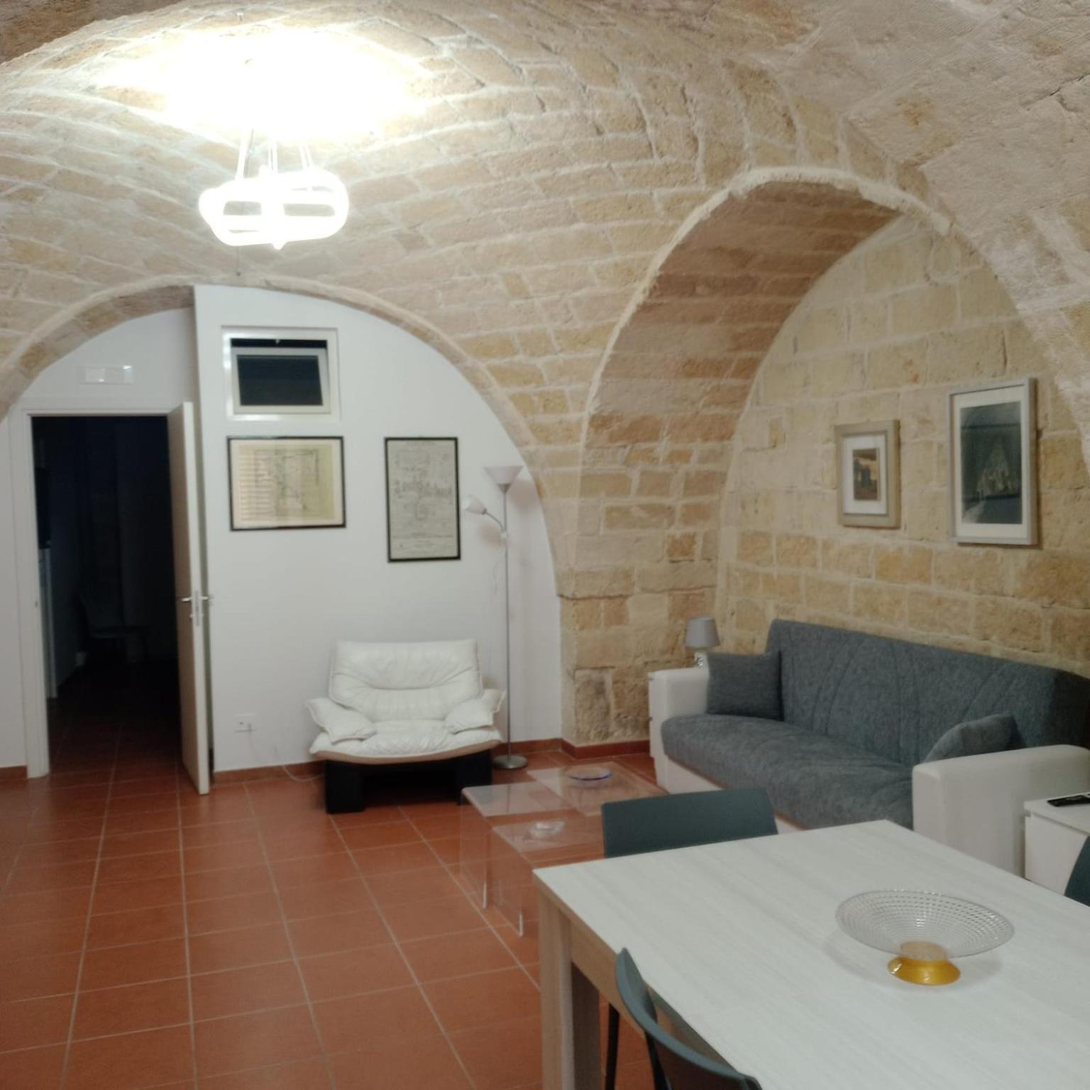 Casa Vacanza Nel Cuore Della Pietra Барлетта Экстерьер фото