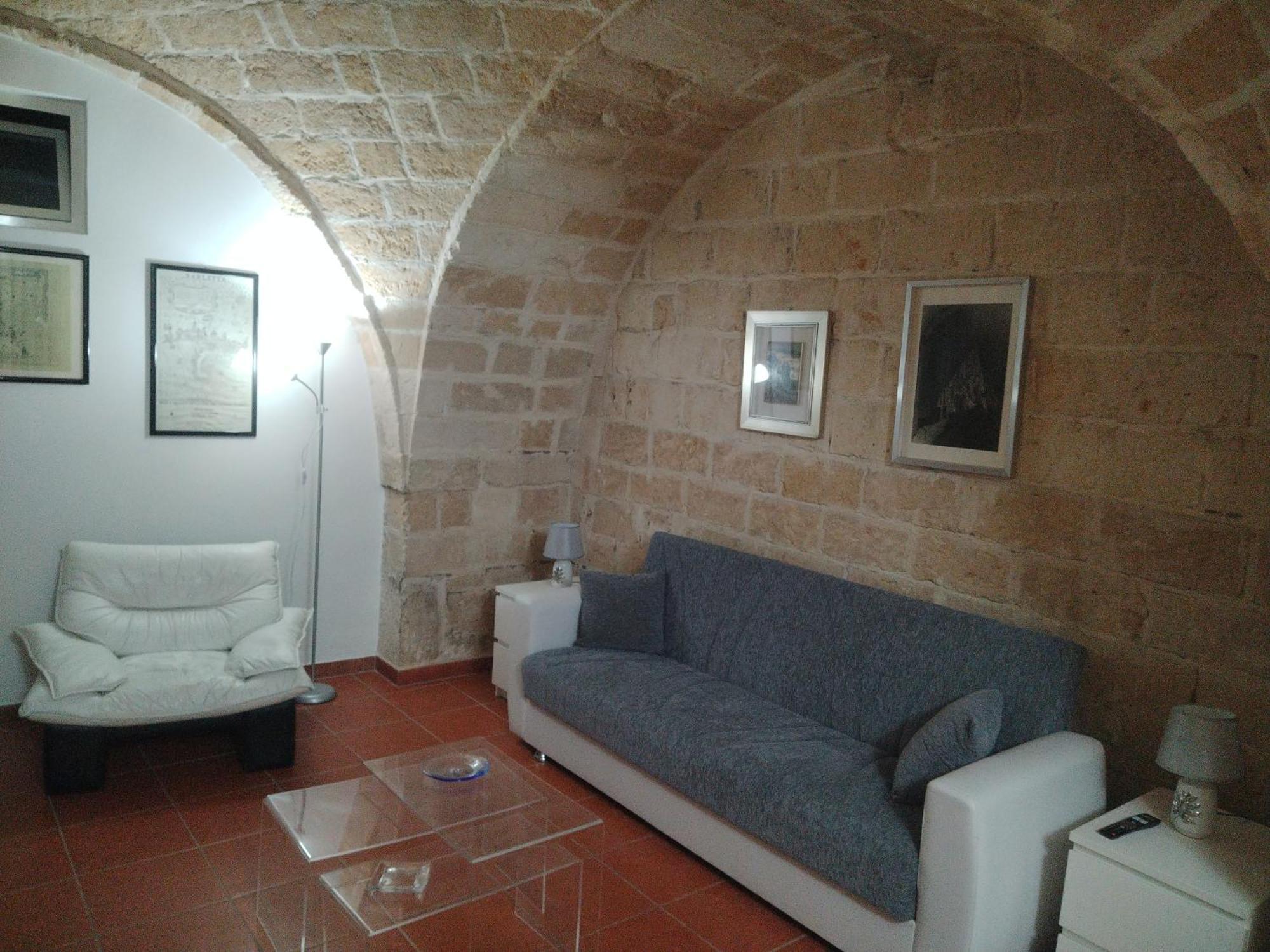 Casa Vacanza Nel Cuore Della Pietra Барлетта Экстерьер фото