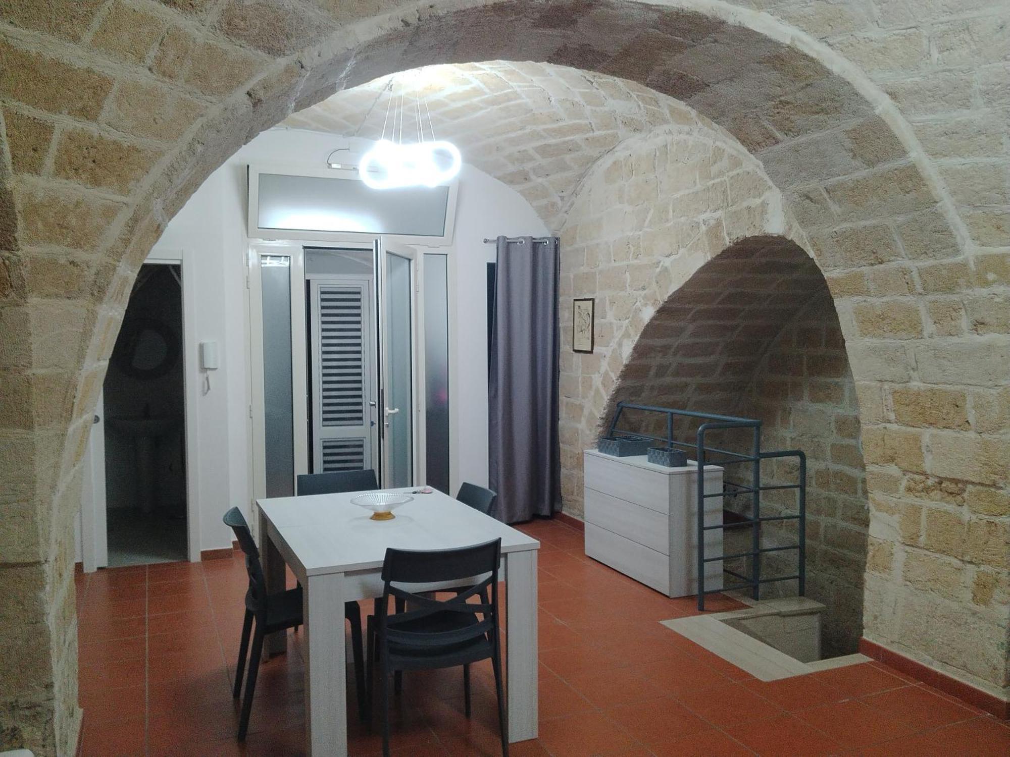Casa Vacanza Nel Cuore Della Pietra Барлетта Экстерьер фото