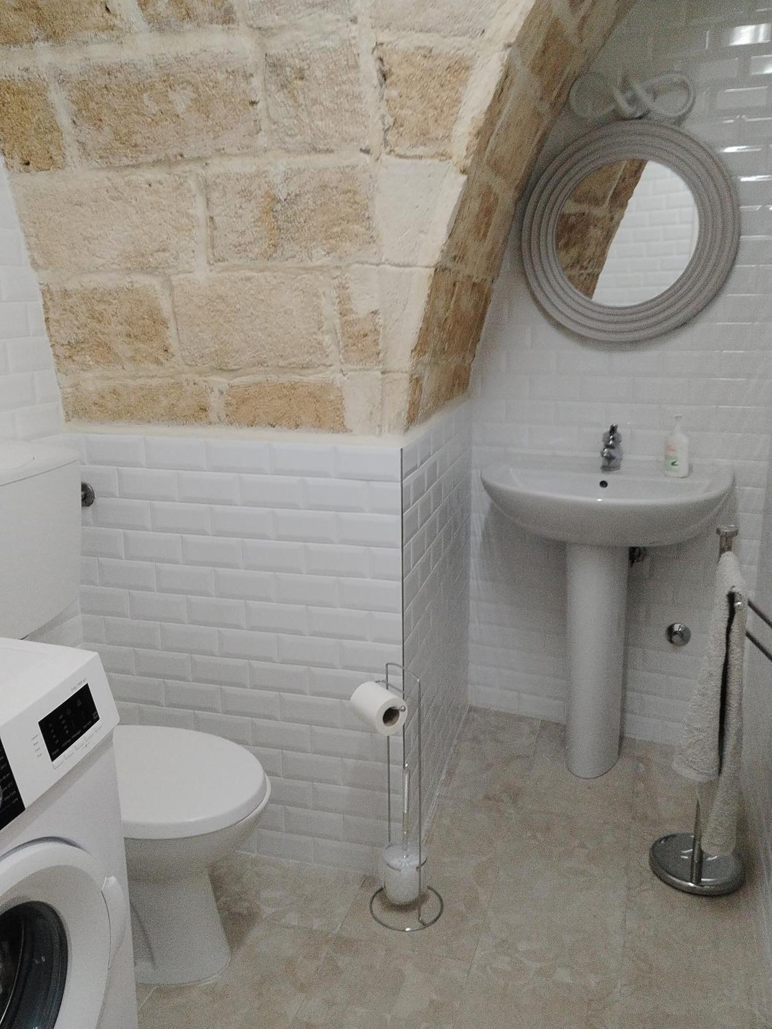 Casa Vacanza Nel Cuore Della Pietra Барлетта Экстерьер фото