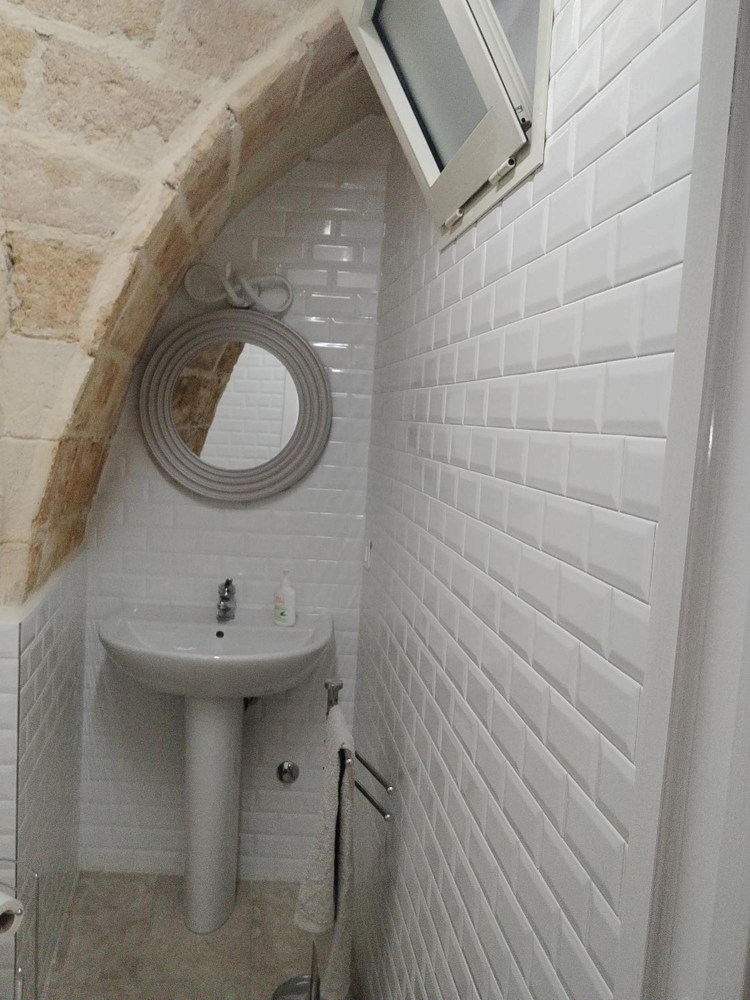 Casa Vacanza Nel Cuore Della Pietra Барлетта Экстерьер фото