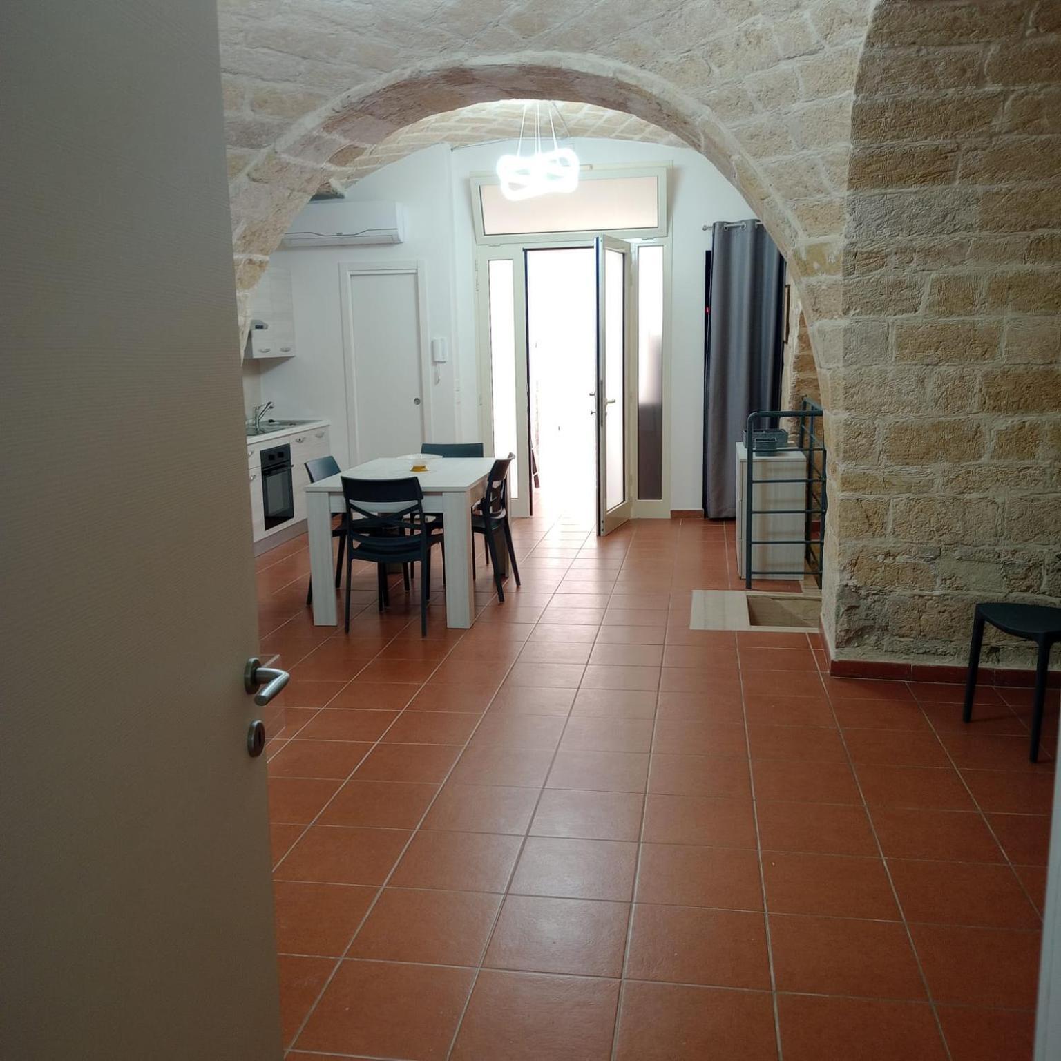 Casa Vacanza Nel Cuore Della Pietra Барлетта Экстерьер фото