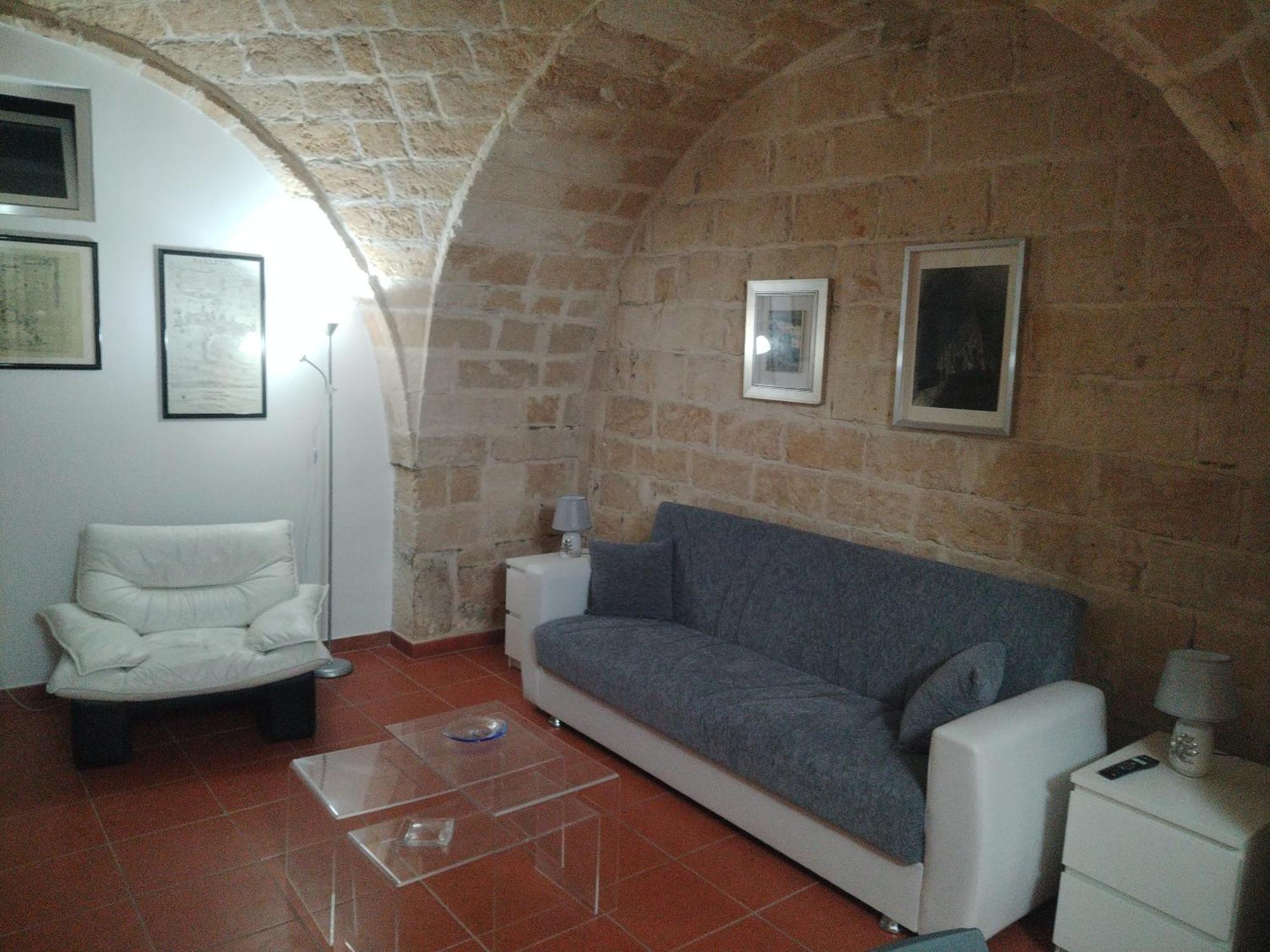 Casa Vacanza Nel Cuore Della Pietra Барлетта Экстерьер фото
