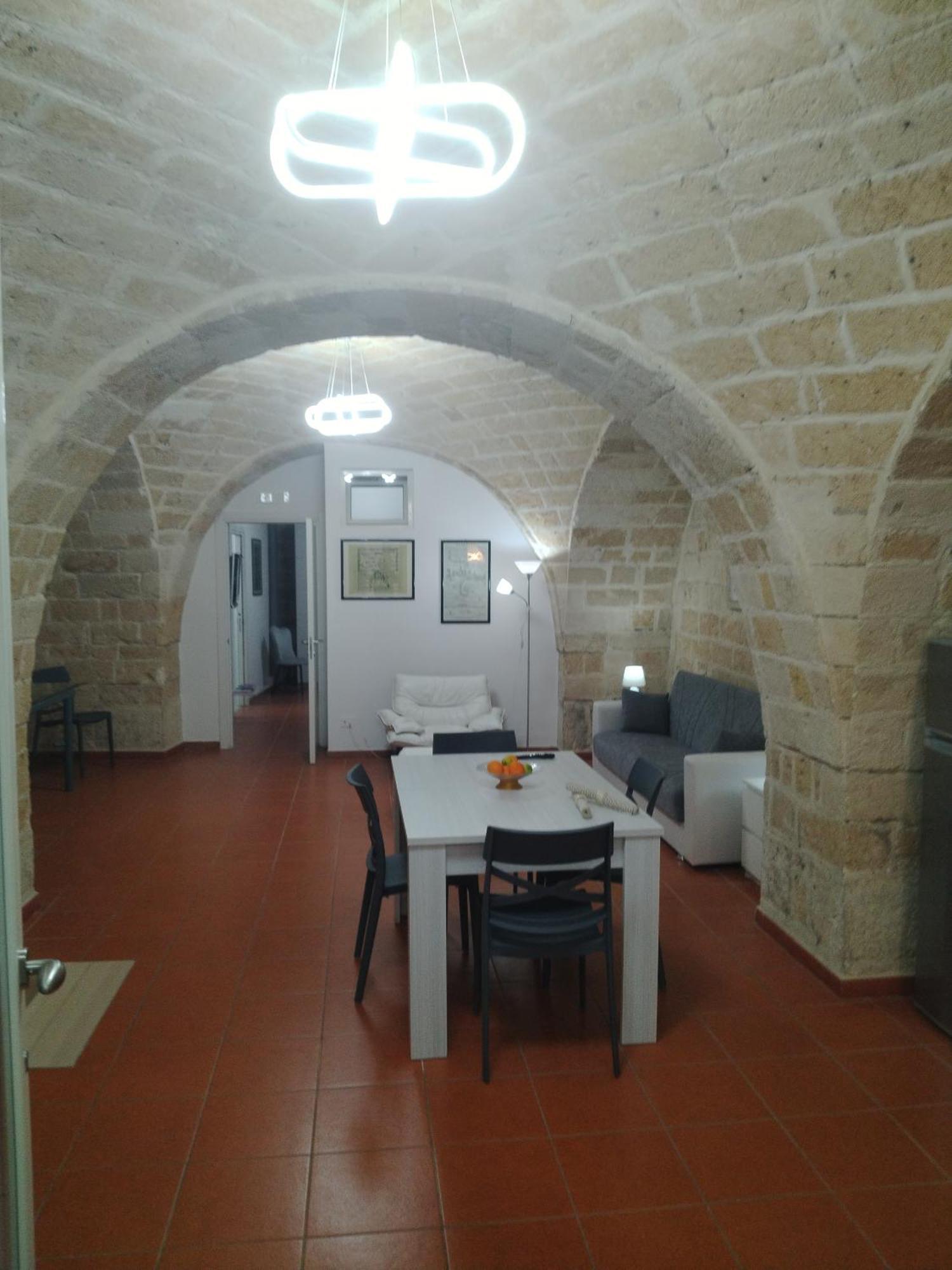 Casa Vacanza Nel Cuore Della Pietra Барлетта Экстерьер фото