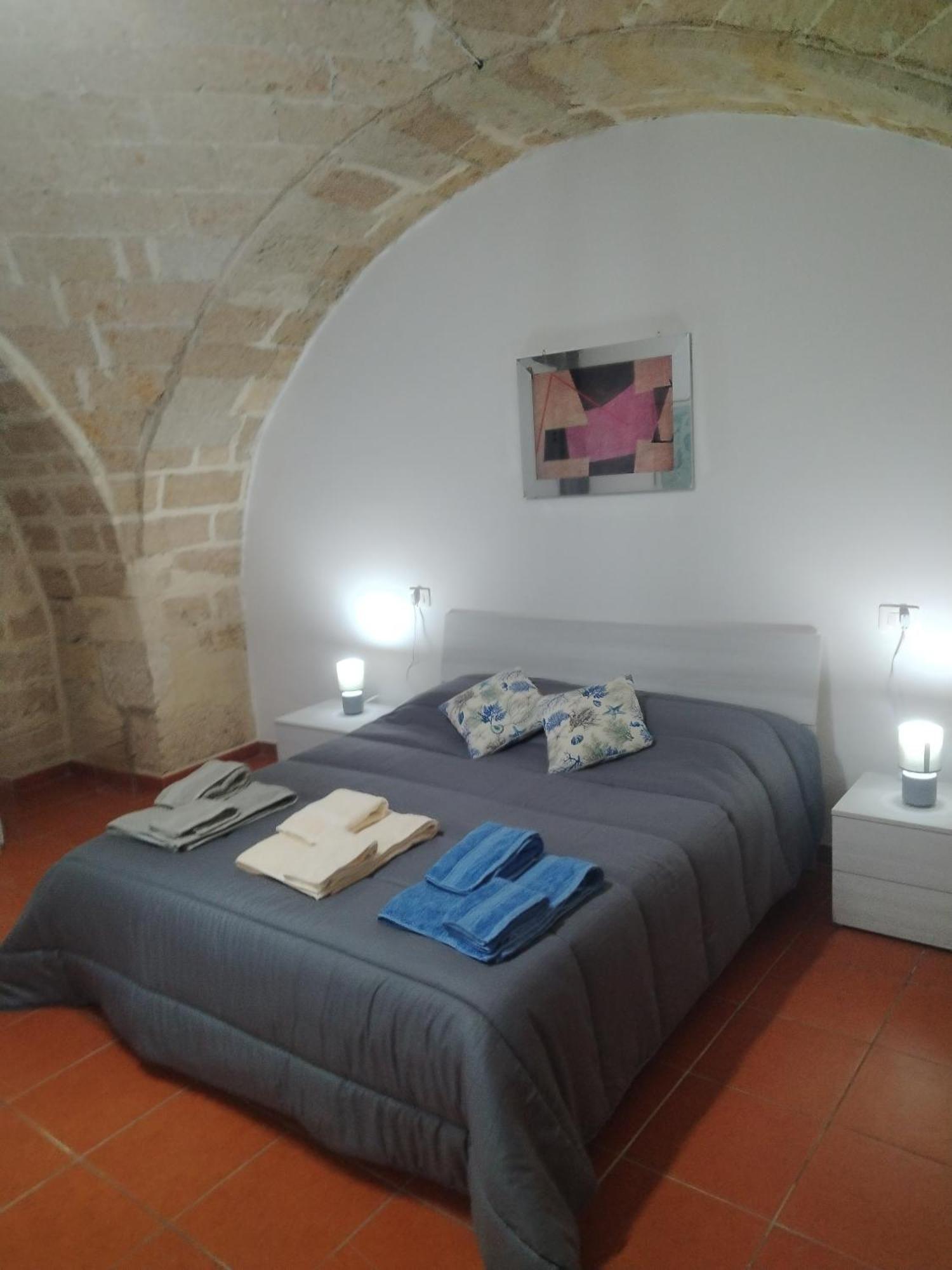 Casa Vacanza Nel Cuore Della Pietra Барлетта Экстерьер фото