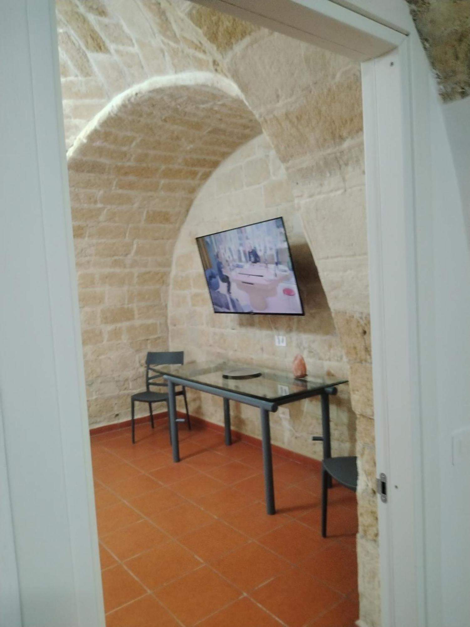 Casa Vacanza Nel Cuore Della Pietra Барлетта Экстерьер фото