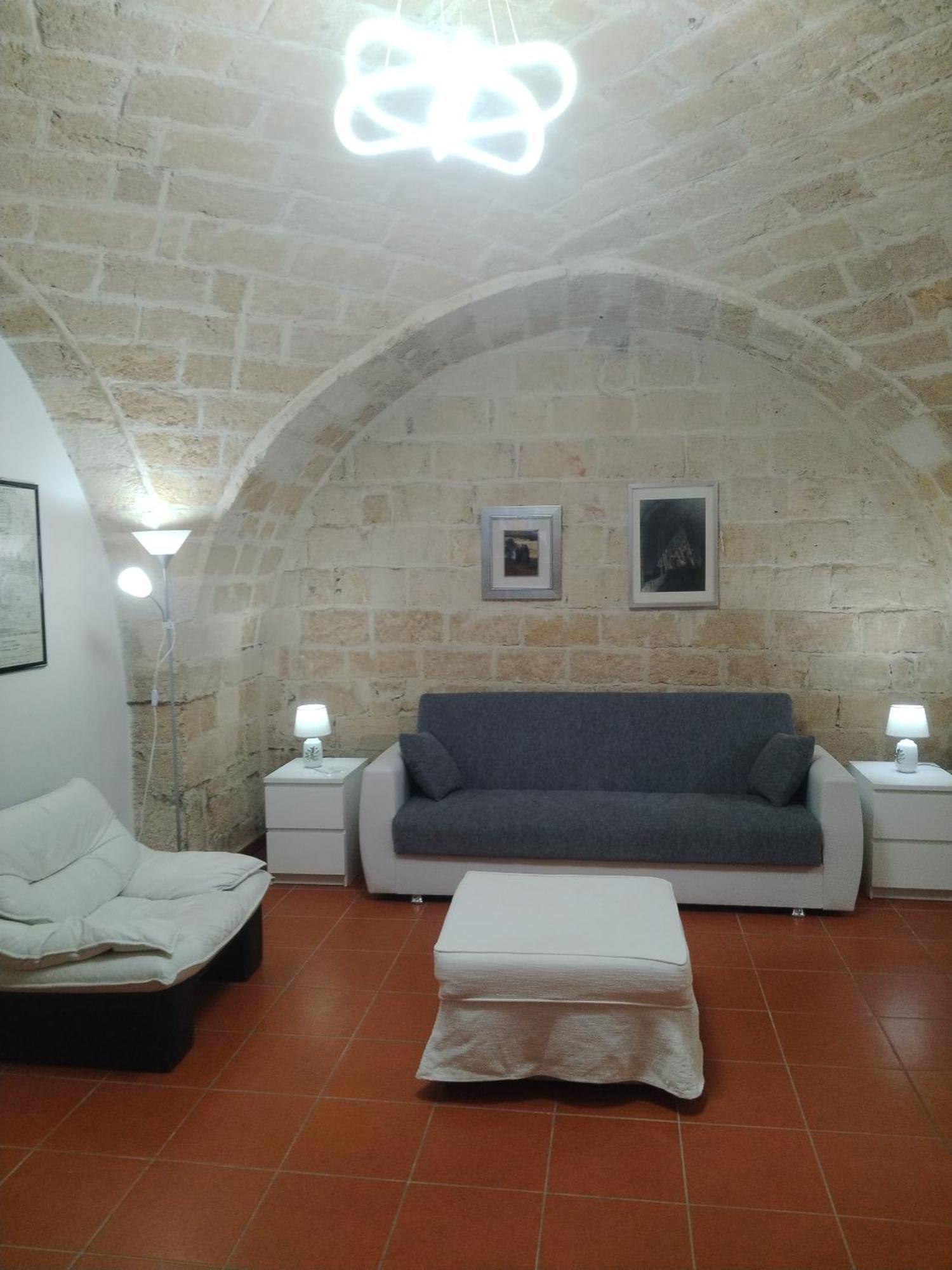 Casa Vacanza Nel Cuore Della Pietra Барлетта Экстерьер фото