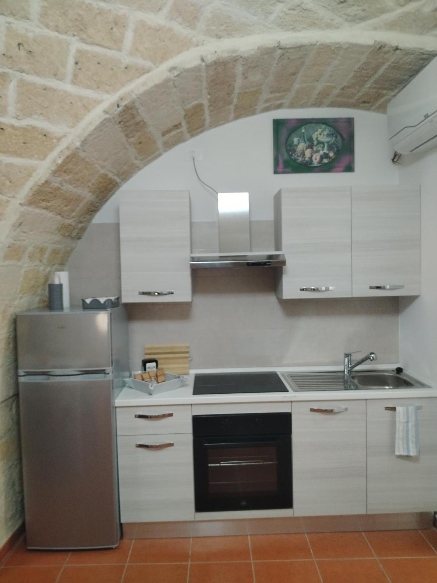 Casa Vacanza Nel Cuore Della Pietra Барлетта Экстерьер фото