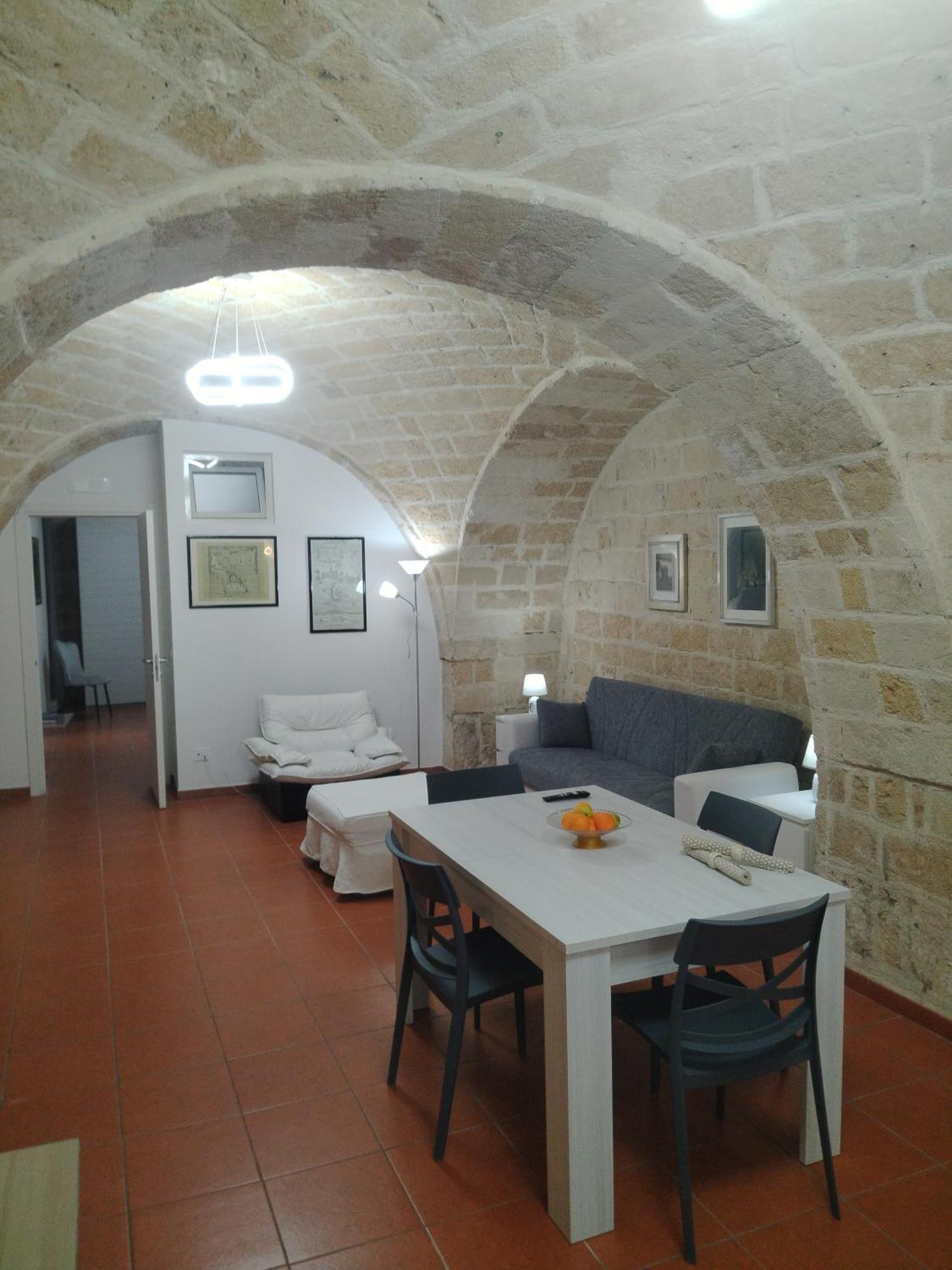 Casa Vacanza Nel Cuore Della Pietra Барлетта Экстерьер фото