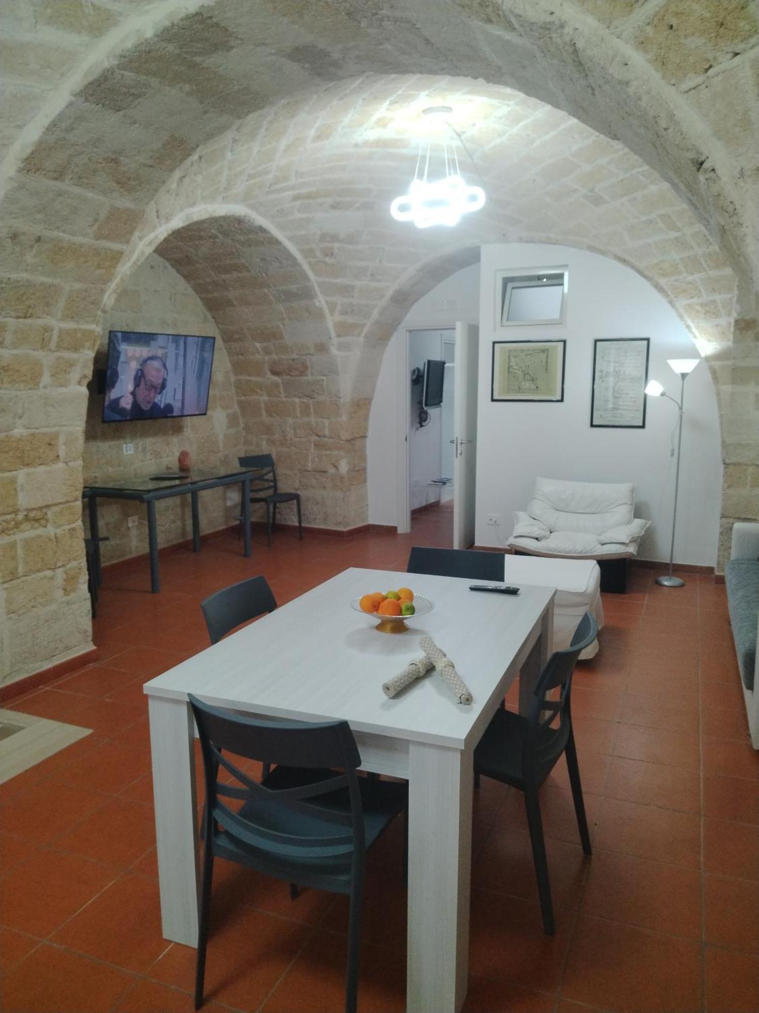 Casa Vacanza Nel Cuore Della Pietra Барлетта Экстерьер фото