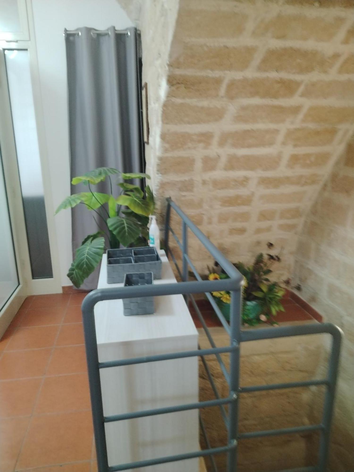 Casa Vacanza Nel Cuore Della Pietra Барлетта Экстерьер фото