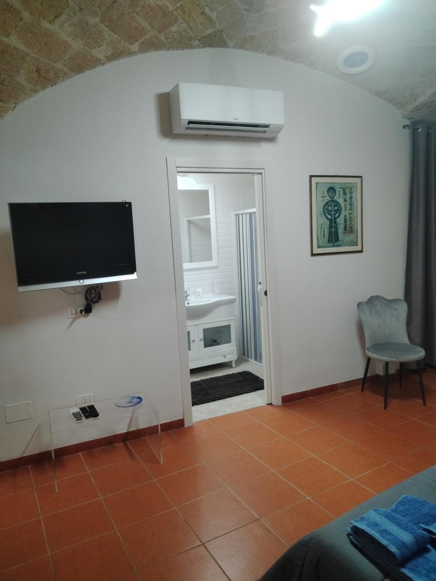Casa Vacanza Nel Cuore Della Pietra Барлетта Экстерьер фото