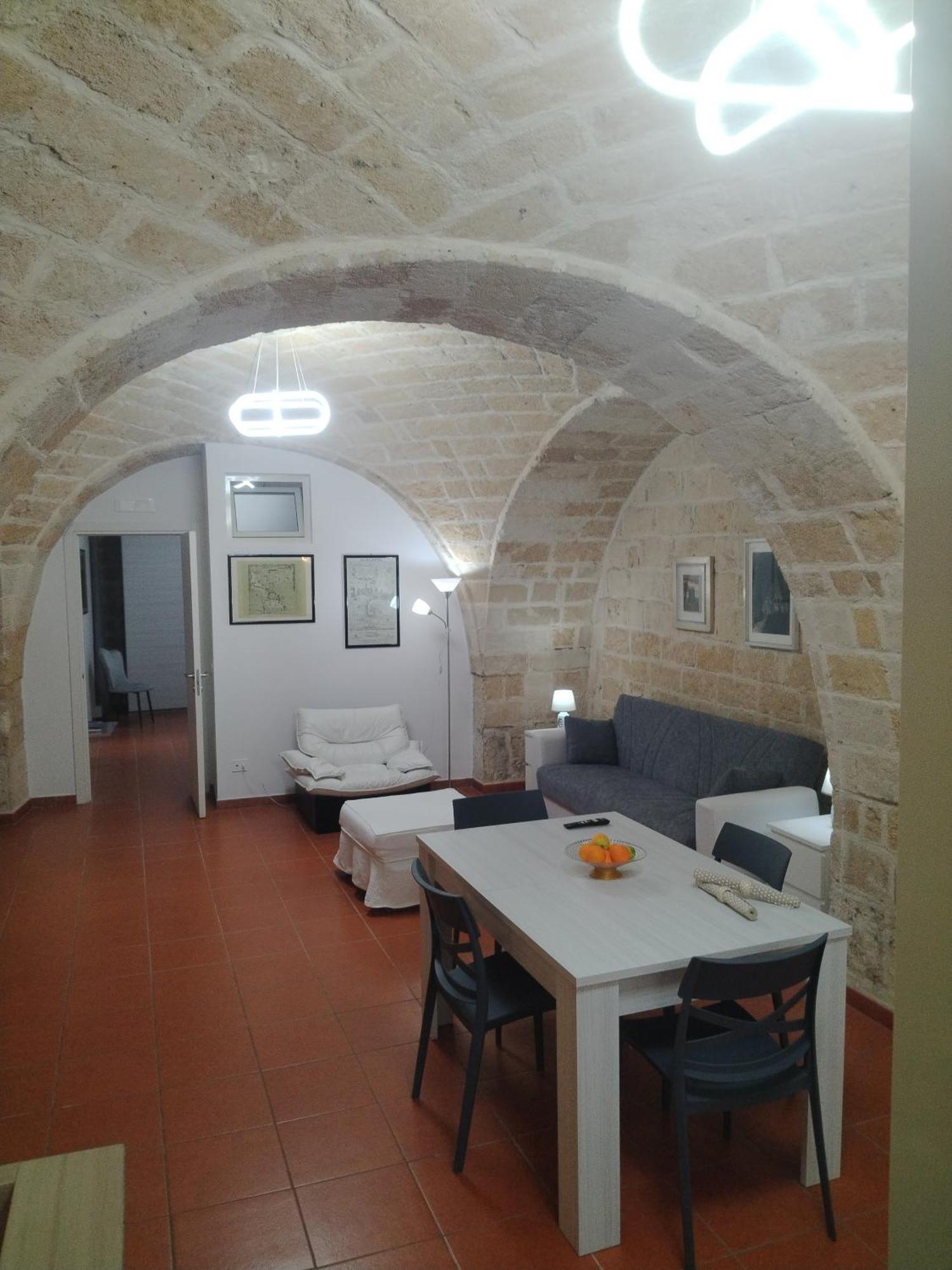Casa Vacanza Nel Cuore Della Pietra Барлетта Экстерьер фото